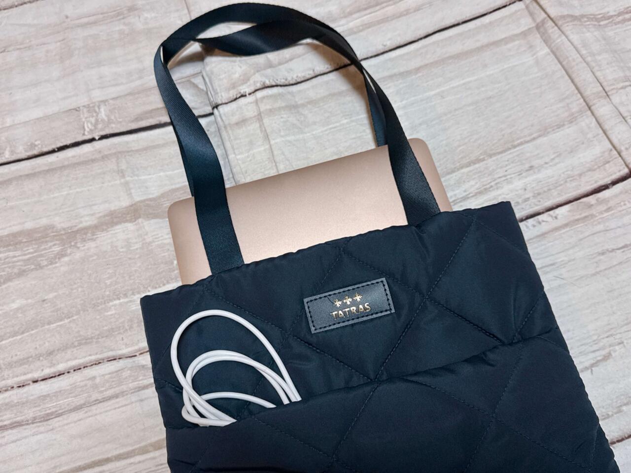 人気ブランドの高級感たっぷりトートが付録で登場！軽ふわ＆PCも入る