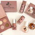 アイシャドウパレット、練り香水（チョコレートの香り）、ネイルカラー2本セット