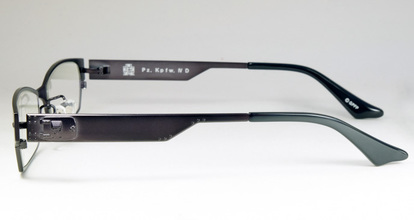 IV号D型をモチーフにデザインされた「ガルパン」オリジナル眼鏡