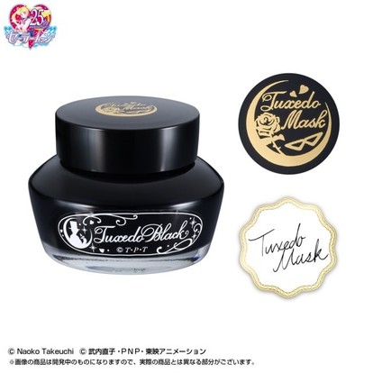 タキシード仮面をイメージしたインクボトルも!「セーラームーン」変装