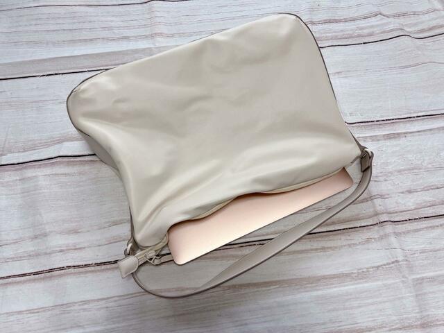 なんと13インチのMacBook Airが入る…！