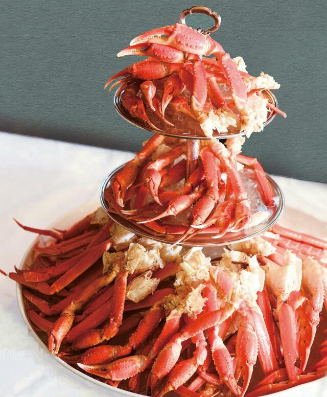 「ズワイガニ食べ放題」<価格:+2,800円(税込)>【ホテルプラザ神戸の豪華すぎる「冬のごちそうバイキング」にクリスマス限定ディナーメニューが登場!】