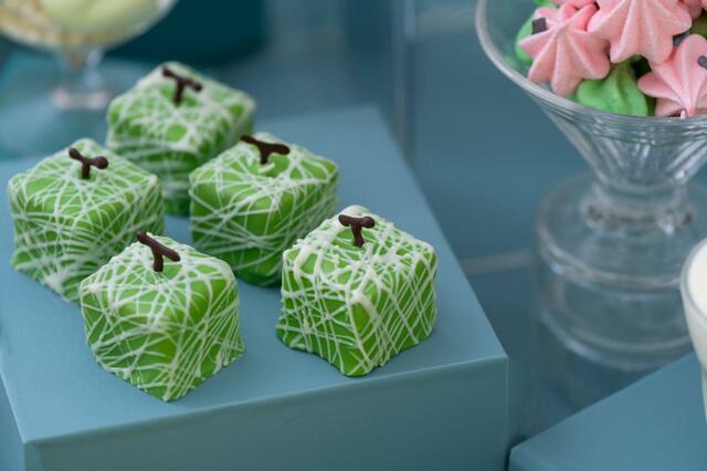 「メロンスクエアパウンド」＜平日 大人 7,200円＞【コンラッド大阪「クラフト・ユア・初夏パフェ」を期間限定開催】