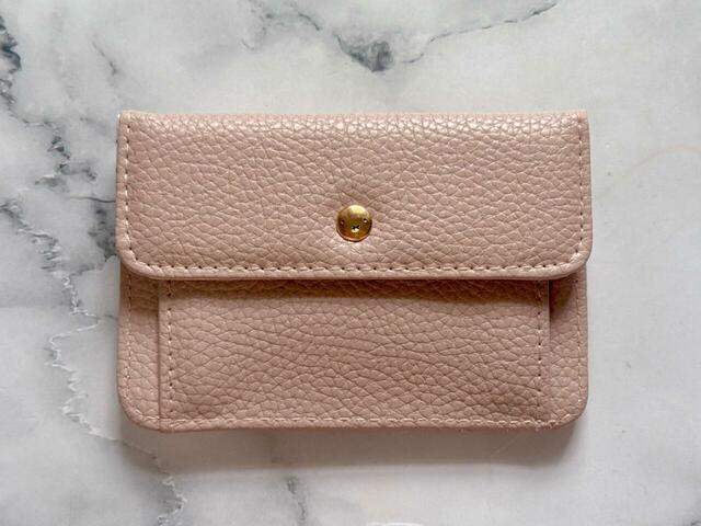 表はコインポケット付き