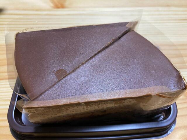 【シャトレーゼ 糖質78％カットの濃厚チョコショートケーキ】1個当たり178円の良心的な価格設定