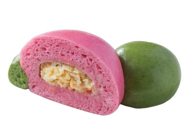 三色海老中華まん（プレーン、チリソース、甜麺醤） ¥500｜販売店舗「ボイラールーム・バイツ」｜東京ディズニーランド「クリスマス・ファンタジー」（2016年）スペシャルメニュー