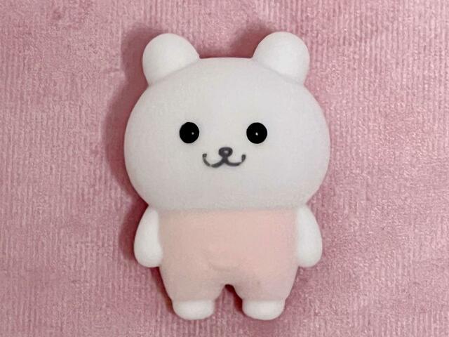 【ちいかわ 豪華版1 フロッキーフィギュア6体セット付き】淡いピンクの洋服がちいかわらしいですね!