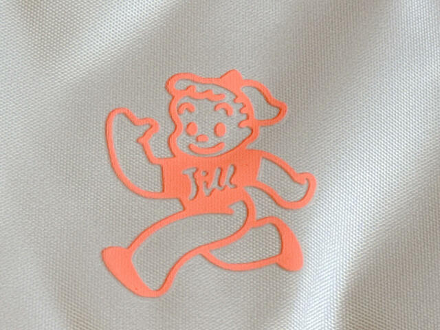 紀ノ国屋ロゴの周りにはオサムグッズのキャラクターのイラストプリント入り。かわいい！