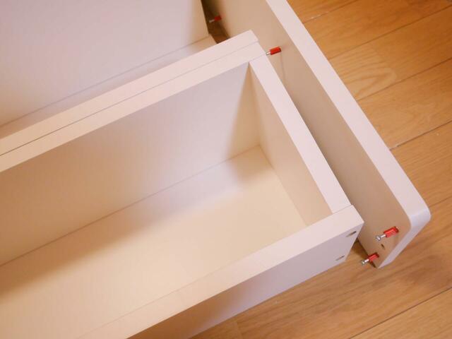 【ベルメゾン　伸縮できる腰高本棚 ・オープンラック】側板を取り付けていきます