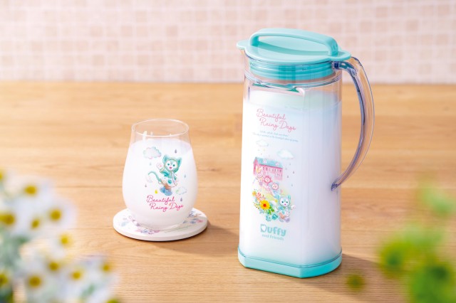 「ダッフィー＆フレンズのビューティフル・レイニーデイズ」冷水筒、グラス&コースター