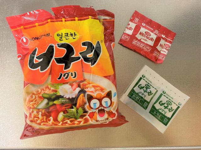 「ノグリラーメン 袋麺」韓国語で“ノグリ”を意味する“たぬき”が描かれたパッケージもかわいい