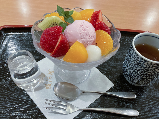 フルーツ杏仁のいちごのせ