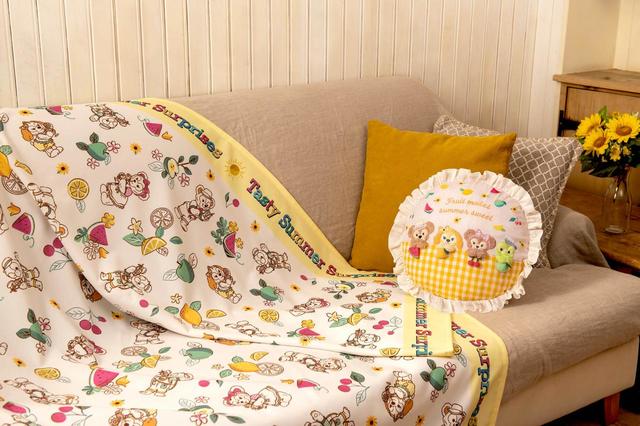 クッション 4,300円、マルチクロス 4,000円