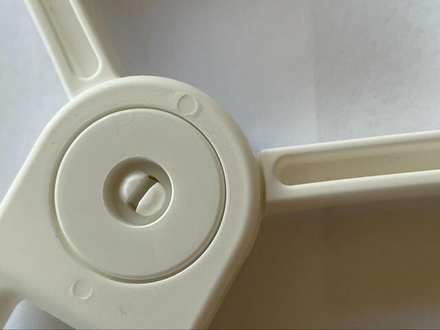 【セリア 室内干しハンガーキャッチ】アームが可動する場所