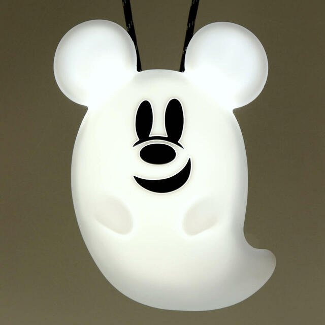 光るペンダント 2,000円|東京ディズニーリゾート「ディズニー・ハロウィーン」スペシャルグッズ|販売店舗:東京ディズニーランド「ディズニー&カンパニー」、東京ディズニーシー「スリーピーホエール・ショップ」|発売日:2024年9月19日(木)