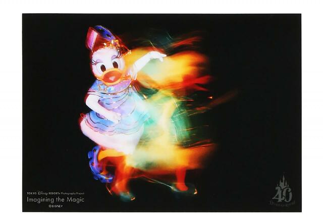 写真｜500円｜サイズ：2L｜東京ディズニーリゾート40周年「イマジニング・ザ・マジック」奥山由之コラボグッズ｜販売店舗：東京ディズニーランド「グランドエンポーリアム」、東京ディズニーシー「エンポーリオ」｜発売日：2023年10月19日（木）