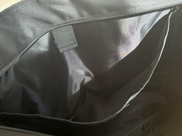 【ワークマン マルチポケット トートバッグ】バッグの中には大きいポケットもついているので仕切り代わりにも使える