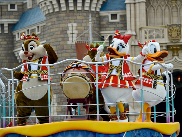 TDL「ディズニー夏祭り」2015 キッズ向けプログラム「おんどこどん!」撮影 / MezzoMiki