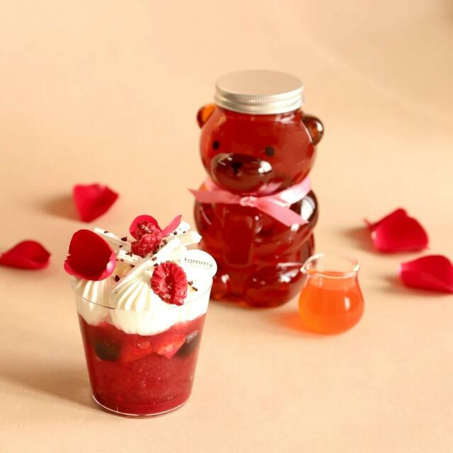 ＜Darvilles of Windsor×Fammy by Miho Sato＞  ティー＆スイーツのブリリアント・ペアリング 2,200円（1セット（紅茶・トライフル）、日本製） ※各日20セット限り  ■販売期間：3月14日(土)～3月17日(火)のみ【伊勢丹新宿店『英国展 2026』】