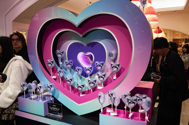 バルーンスティック 1,000円|ユニバーサル・スタジオ・ジャパン「クロミ・ライブ ~世界クロミ化ツアー クリスタル・クリア~」グッズ