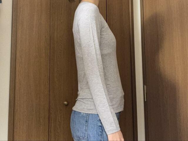 【UNIQLO:C 極暖ヒートテックカシミヤブレンドクルーネックT】体にフィットして風も通さないので、室内ではユニクロのインナーとニットだけでも十分暖かいです♪