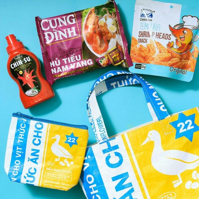 内容はオリジナル バッグ、オリジナル ポーチ、クンディン フーティユナンバン、フォーロン テンプラ シュリンプヘッドスナック プレーン、チンス チリソース【カルディ「オリジナル ベトナムバッグ」】