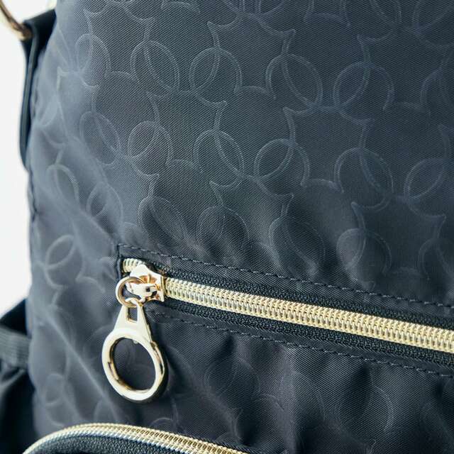 エンボス2WAYトラベルバッグ（ショルダーバッグ／リュックサック）「ミッキーモチーフ」｜￥ 8,990 （税込）