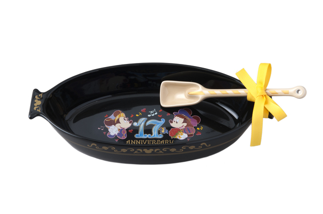 プレート ¥2,500|東京ディズニーシー「17thアニバーサリー」グッズ|2018年9月3日(月)発売