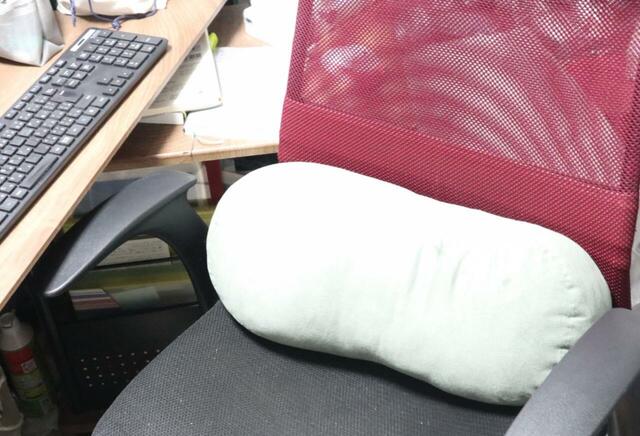 【無印良品 背当てにもなるやわらかマルチミニクッション】オフィスや在宅ワークにもおすすめです