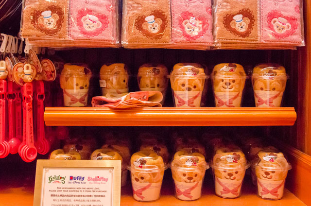 東京ディズニーシー「スウィート・ダッフィー」(2015年)スペシャルグッズ ©Disney