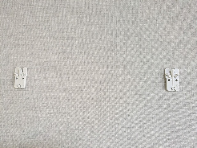 【無印良品 壁に付けられる家具棚】2つのフックの位置が合うように説明書のガイドなどで確認を