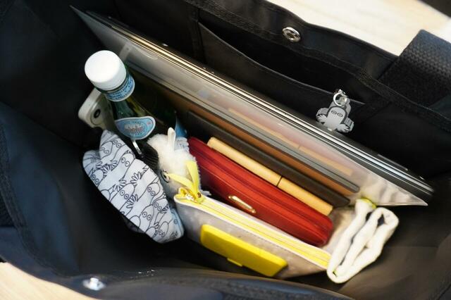 お出かけに必要な荷物を入れてみたところ