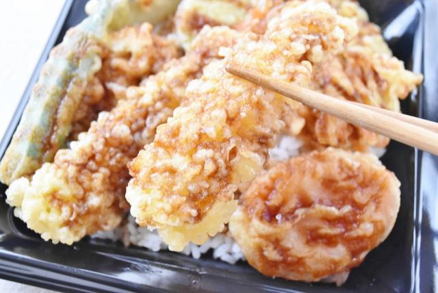 海老天が2本でこの値段はスゴイ