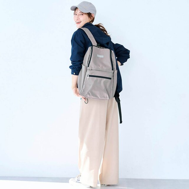 【ベルメゾン×ディズニー バッグ人気ランキング 2位】「口がガバッと開いて身体にフィットするリュックサック(選べるキャラクター)」5,990円(税込)