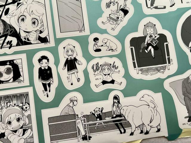 ナッツを食べまくる姿も、ジャンプしている姿も全部キュートなアーニャ♪