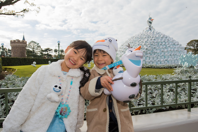 東京ディズニーランド アナとエルサのフローズンファンタジー オラフポップコーンバケツ 撮影:YOSHI