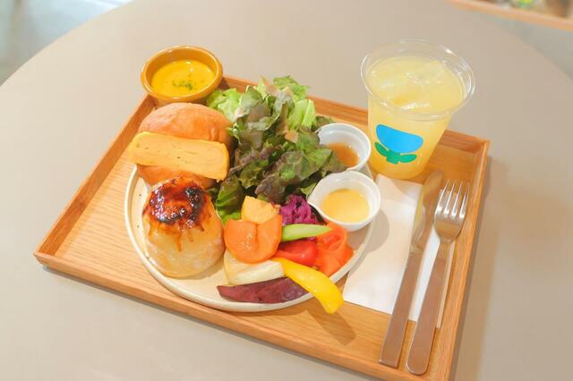 「選べるパンのプレートセット」＜価格：1,000円(税込)＋パンの価格＞【【パン好き必見】1,800円で“焼き立て無添加パン”が60分食べ放題！食パン・お惣菜パン・甘いパンも好きなだけ♪】