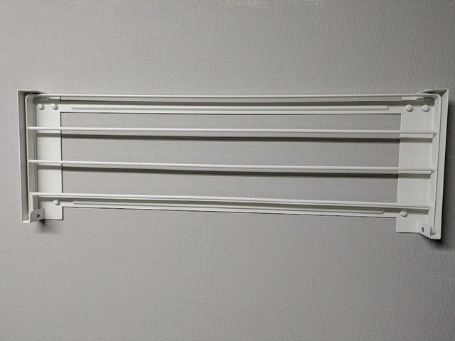 【山崎実業 tower ウォール 折り畳み バスタオルラック】使わないときは畳めるので邪魔になりません！