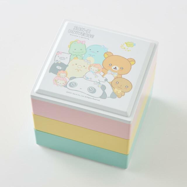 「おせち・三段重『サンエックスユニバース』(付属品一例)」<価格:23,900円(税込)>【【2027年おせち】個食スタイルのおせちも登場!「スヌーピー」「SPY×FAMILY」「サンエックスユニバース」「ムーミン」全4種の予約がスタート!】