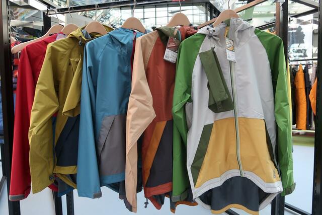 BAG in(バッグ イン)レインジャケット3,900円カーキ/レッド/ブルー/クレイジーアース/クレイジーグレー