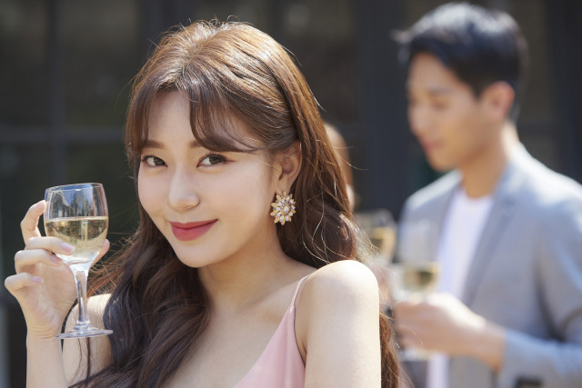 思わず嫉妬 男性が うらやましい と感じた友達の彼女の特徴5つ 1 2 Mimot ミモット