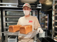 【mills by TruffleBAKERY】トリュフベーカリーのパンに関する説明をしてくれた細谷心之助さん