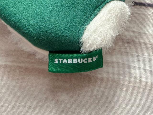 シマエナガポーチにもスタバのロゴタグ付きです