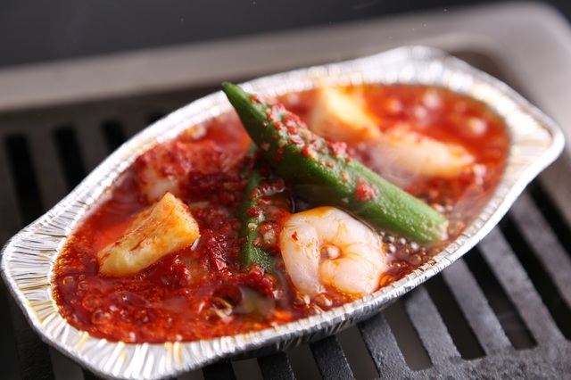 海老とオクラの激辛アヒージョ 680円(税抜)