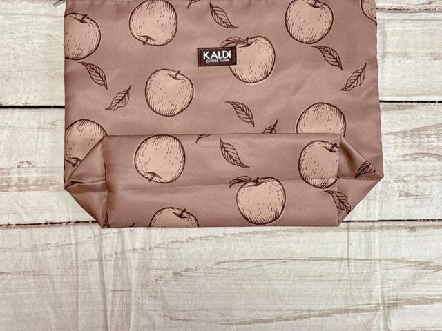 【カルディ りんごバッグ】マチがしっかりあるので収納力抜群！