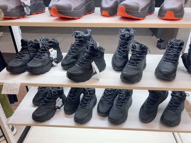 【ワークマン トレックシューズアジム】地面から6cmまでしっかり防水してくれます