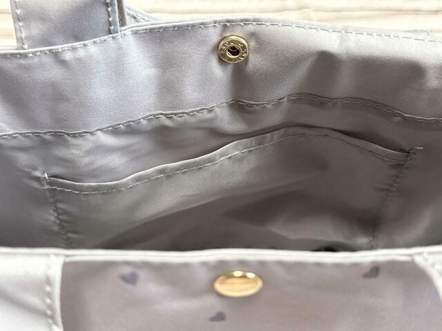 内側にはポケットが1つついています