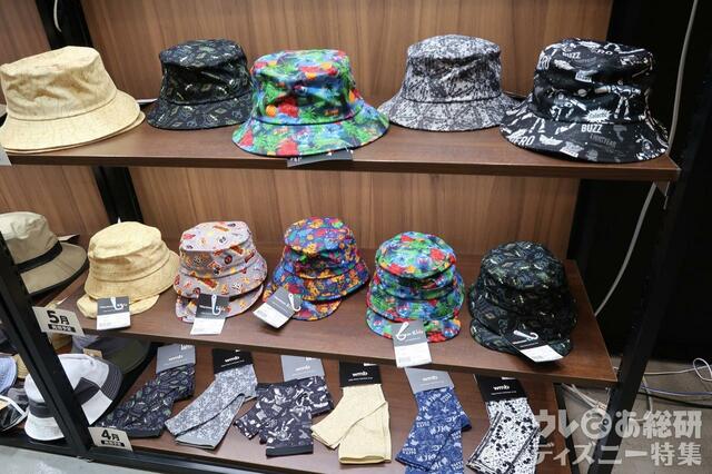 Disneyデザインの帽子とアームスリーブ