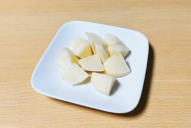 【カルビーポテト　カルビーじゃがいも　3kg　698円】形がキレイで目が浅いので、皮を剥きやすい