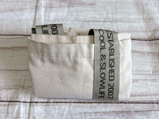 やわらかい生地で折りたためるため、旅行の際にお土産を入れるバッグとして持参するのもおすすめ